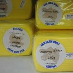 Die Butter ist wirklich so gelb… und nicht gefärbt! Liegt an den glücklichen Kühen